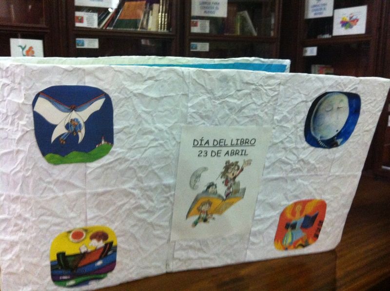 Celebra el "Día Del Libro" donando un ejemplar a la biblioteca