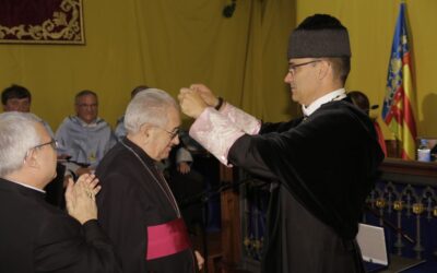 El Obispo emérito D. Victorio Oliver recibe la Medalla de Oro de la UA en nuestro Colegio