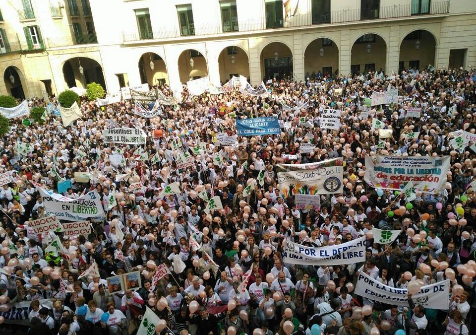 PARA ESTAR BIEN INFORMADOS. CONCAPA.  Padres en la Lonja