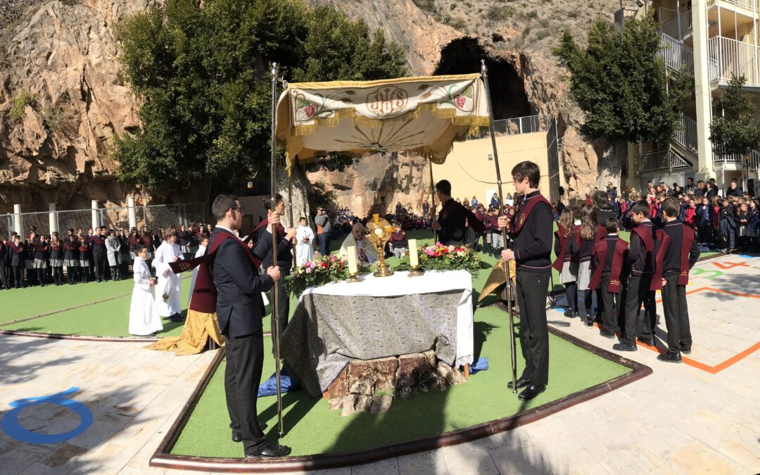 CONSTANTES EN EL AMOR. Semana de la Eucaristía 2018.