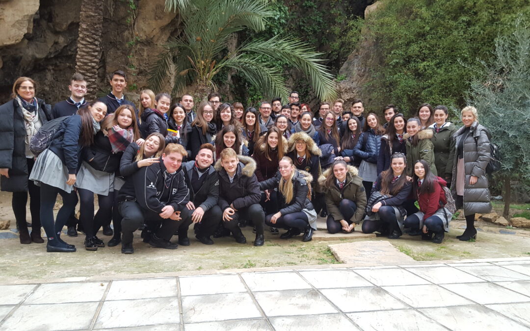 Los alumnos de Fundamentos de la Empresa visitan la Casa de la Caridad